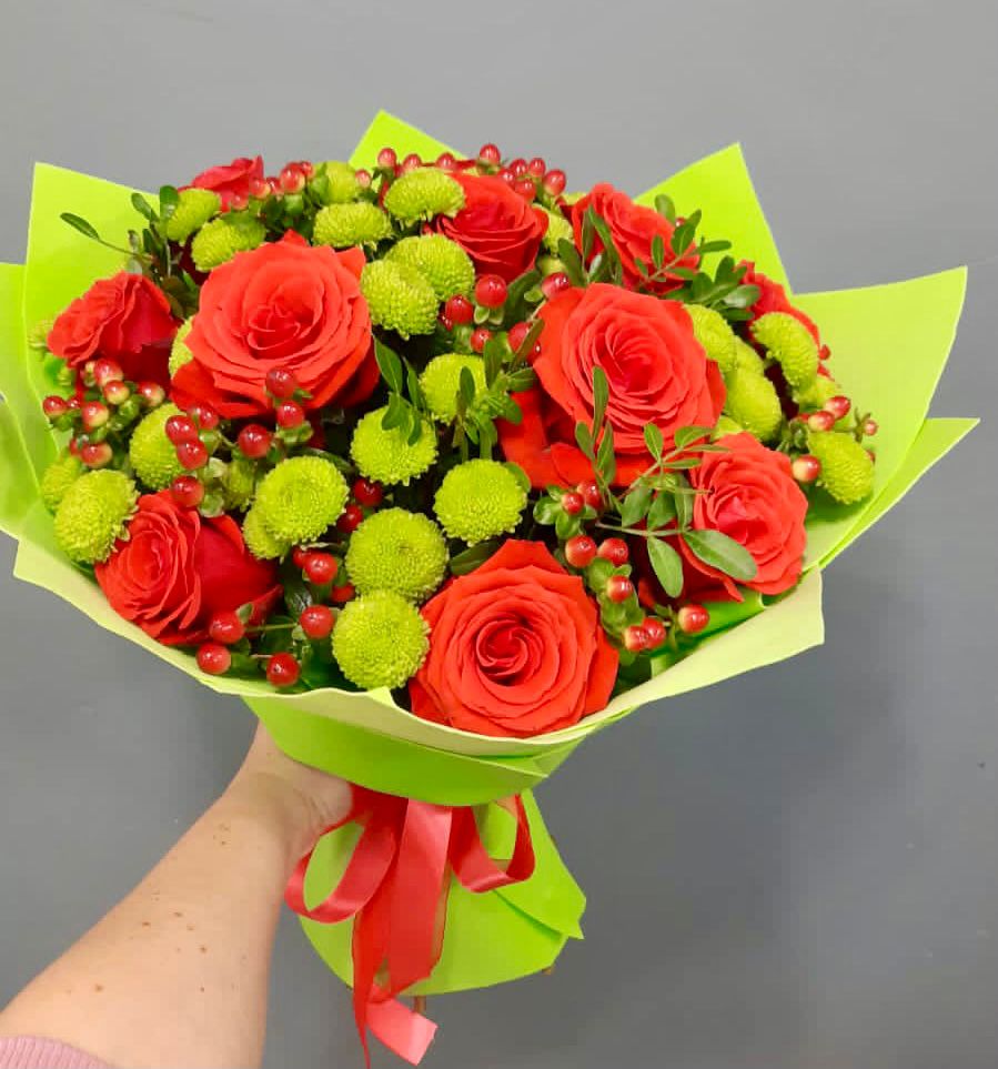 Букет цветов из: Хризантемы и Розы в Разметелево