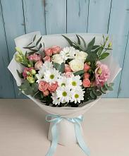 Букет цветов из:  Розы, Лизиантусы и Хризантемы в Разметелево