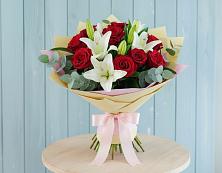 Букет цветов из:  Лилии и Розы в Разметелево