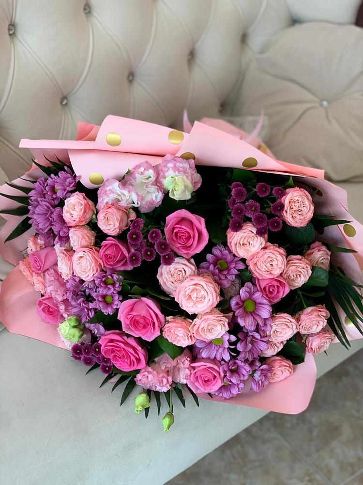 Букет цветов из: Хризантемы, Розы и Лизиантусы в Разметелево