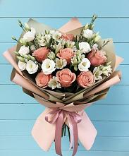 Букет цветов из:  Розы, Альстромерии и Лизиантусы в Разметелево