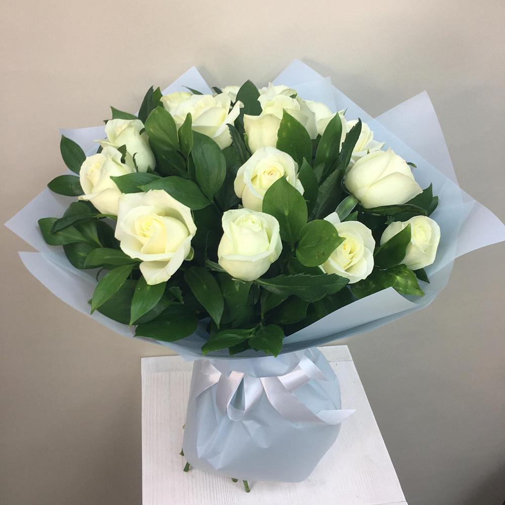 Букет 15 Белых роз Проуд в Разметелево