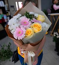 Букет цветов из:  Герберы, Розы и Хризантемы в Разметелево