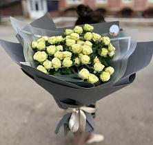 Букет Белые кустовые розы Солинеро в Разметелево