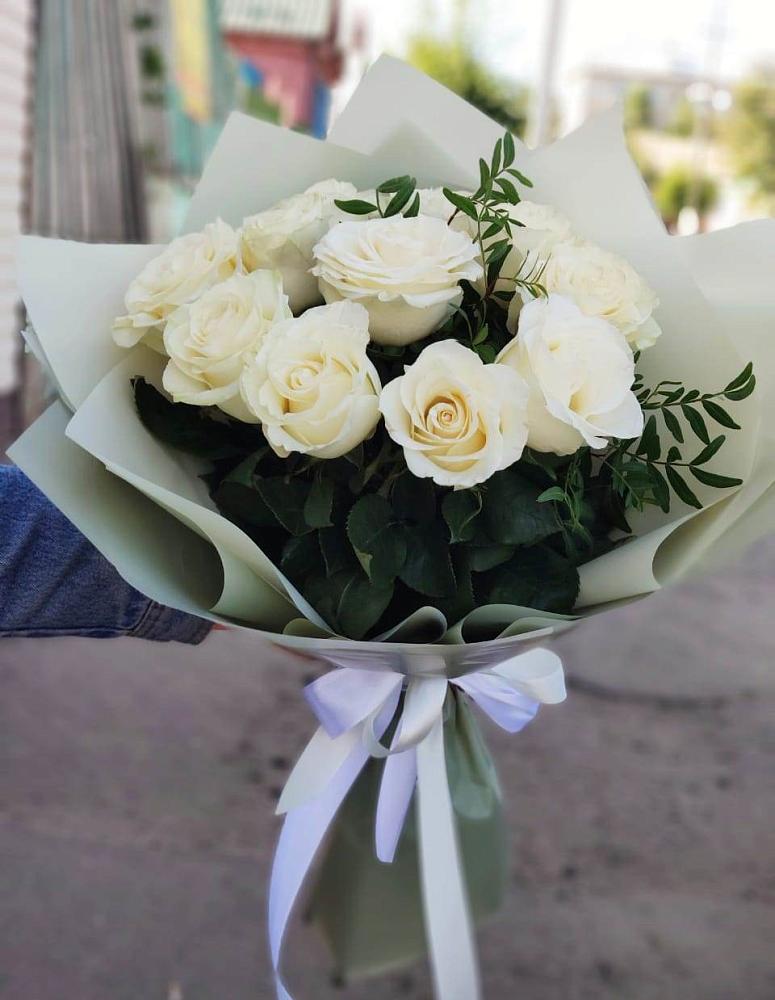 Букет Белые розы Проуд в Разметелево