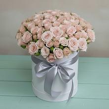 Цветочная композиция из Розы в шляпной коробке в Разметелево