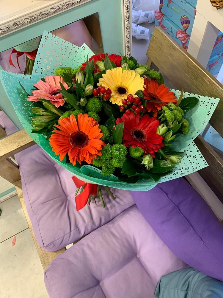 Букет цветов из: Герберы, Хризантемы и Альстромерии в Разметелево