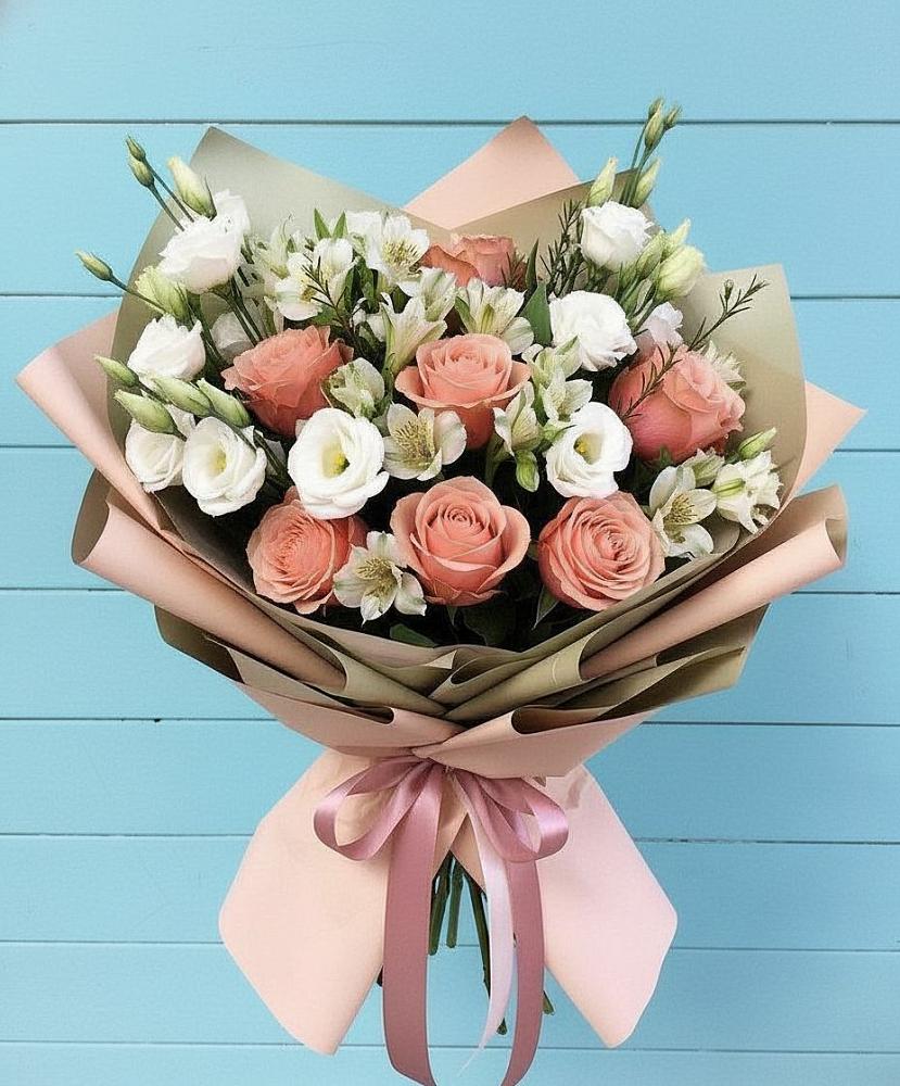 Букет цветов из: Розы, Альстромерии и Лизиантусы в Разметелево