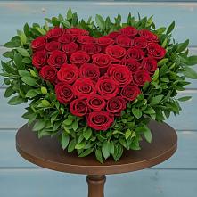 Цветочная композиция из Розы в виде сердца в Разметелево