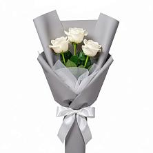 Букет 3 белые розы в Разметелево