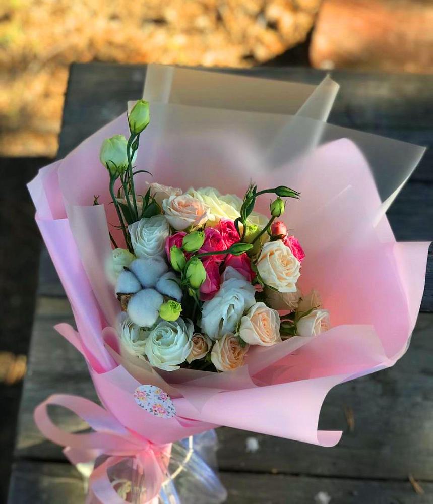 Букет цветов из: Розы и Лизиантусы в Разметелево