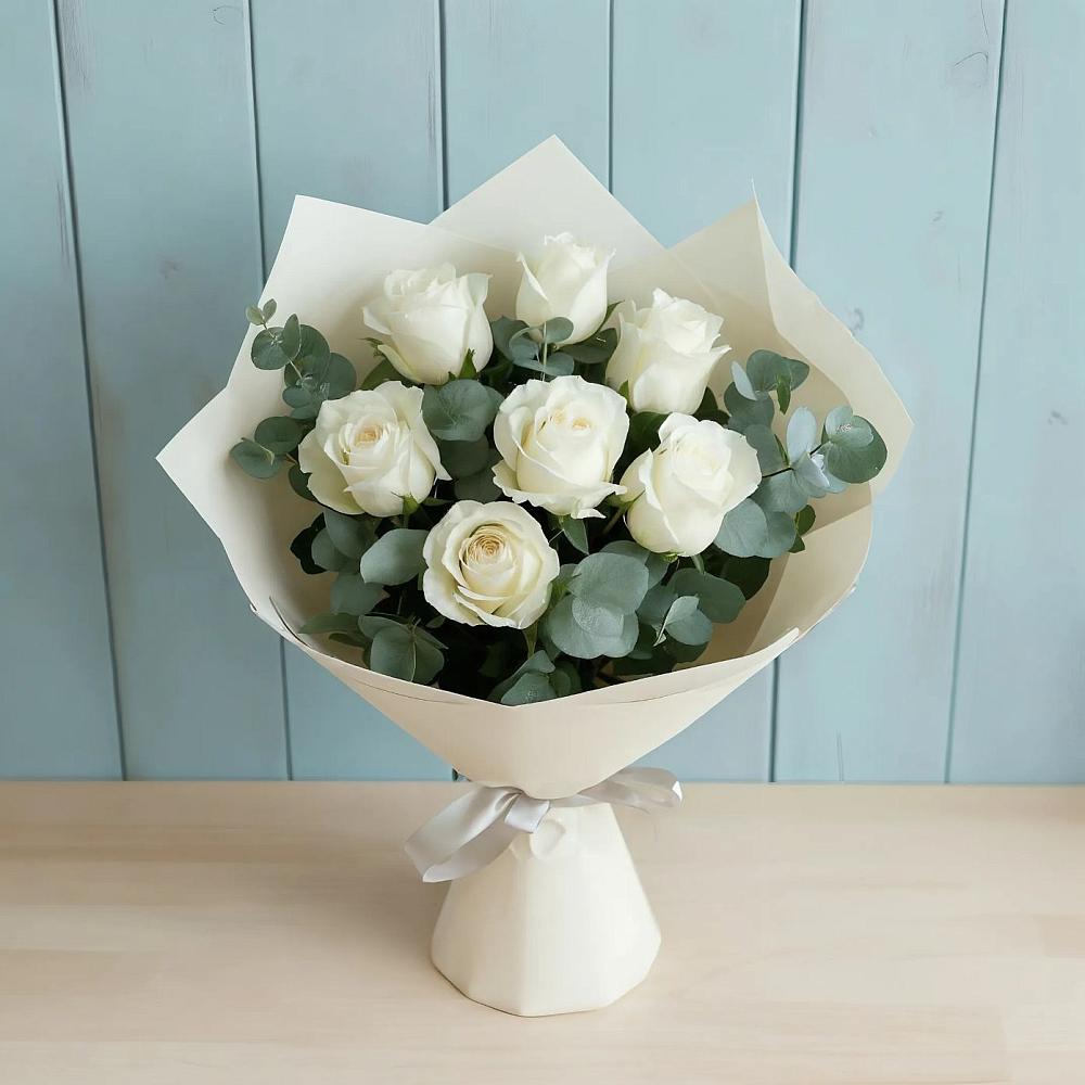 Букет Белые розы в Эвкалипте в Разметелево