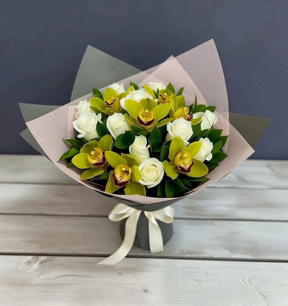 Букет цветов из: Орхидеи и Розы в Разметелево