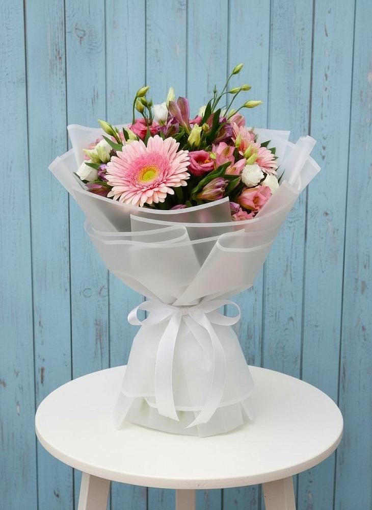 Букет цветов из: Герберы, Альстромерии и Лизиантусы в Разметелево