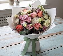 Букет цветов из:  Розы, Лизиантусы и Гвоздики в Разметелево