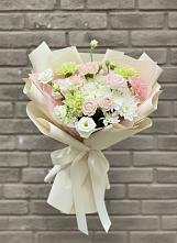 Букет цветов из:  Гвоздики, Розы, Лизиантусы и Хризантемы #REPLACE_PRED# Разметелево