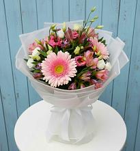 Букет цветов из:  Герберы, Альстромерии и Лизиантусы в Разметелево