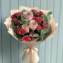 Букет цветов из:  Гвоздики и Розы в Разметелево