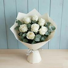 Букет Белые розы в Эвкалипте в Разметелево