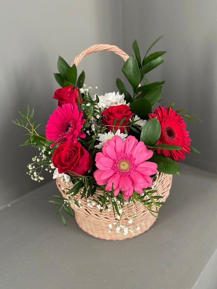 Цветочная композиция из Розы, Хризантемы и Герберы в корзине в Разметелево