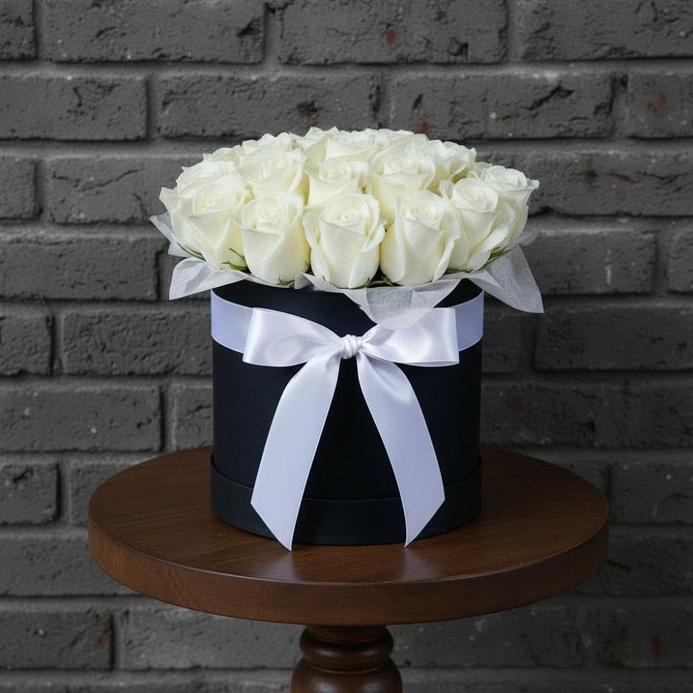 Цветочная композиция из Розы в шляпной коробке в Разметелево