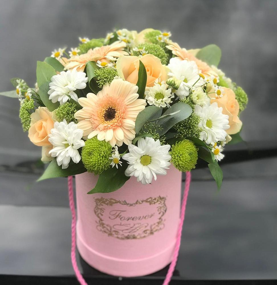 Цветочная композиция из Розы, Герберы и Хризантемы в шляпной коробке в Разметелево