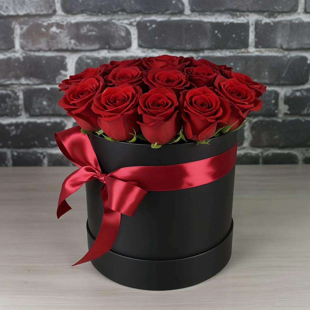 Цветочная композиция из Розы в шляпной коробке в Разметелево