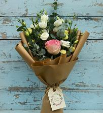 Букет цветов из:  Розы и Лизиантусы в Разметелево