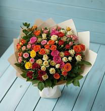 Букет Микс из разноцветных кустовых роз в Разметелево