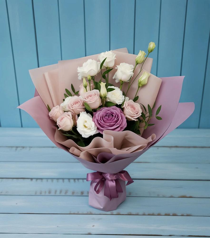 Букет цветов из: Розы и Лизиантусы в Разметелево